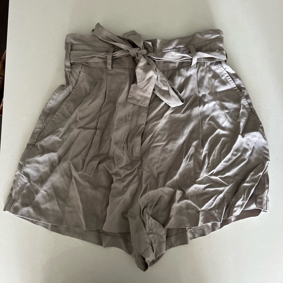 Aritzia Babaton Shorts - Picture 1 of 2